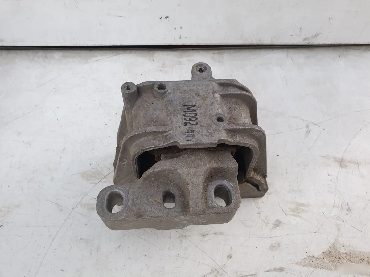 Опора двигателя Skoda Yeti I (2009—2014)