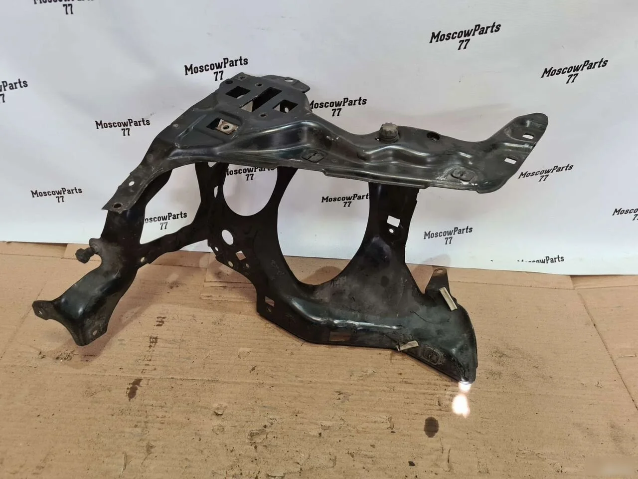 Суппорт панель левой фары BMW 7 серия E65/E66 (2001—2005)