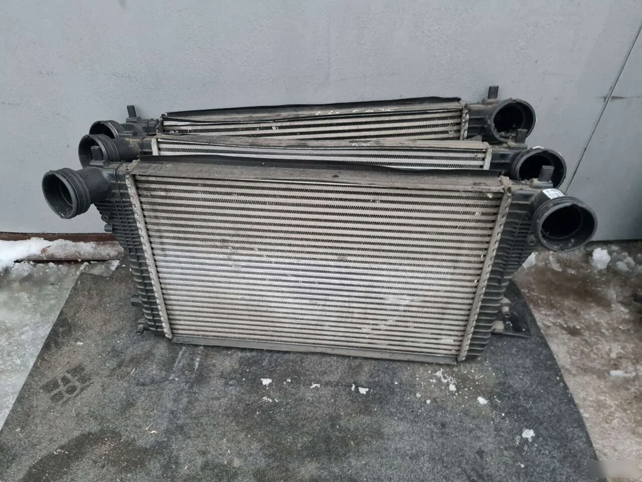Радиатор интеркулера VW Golf Caddy Jetta Volkswagen Touran I (2003—2006)