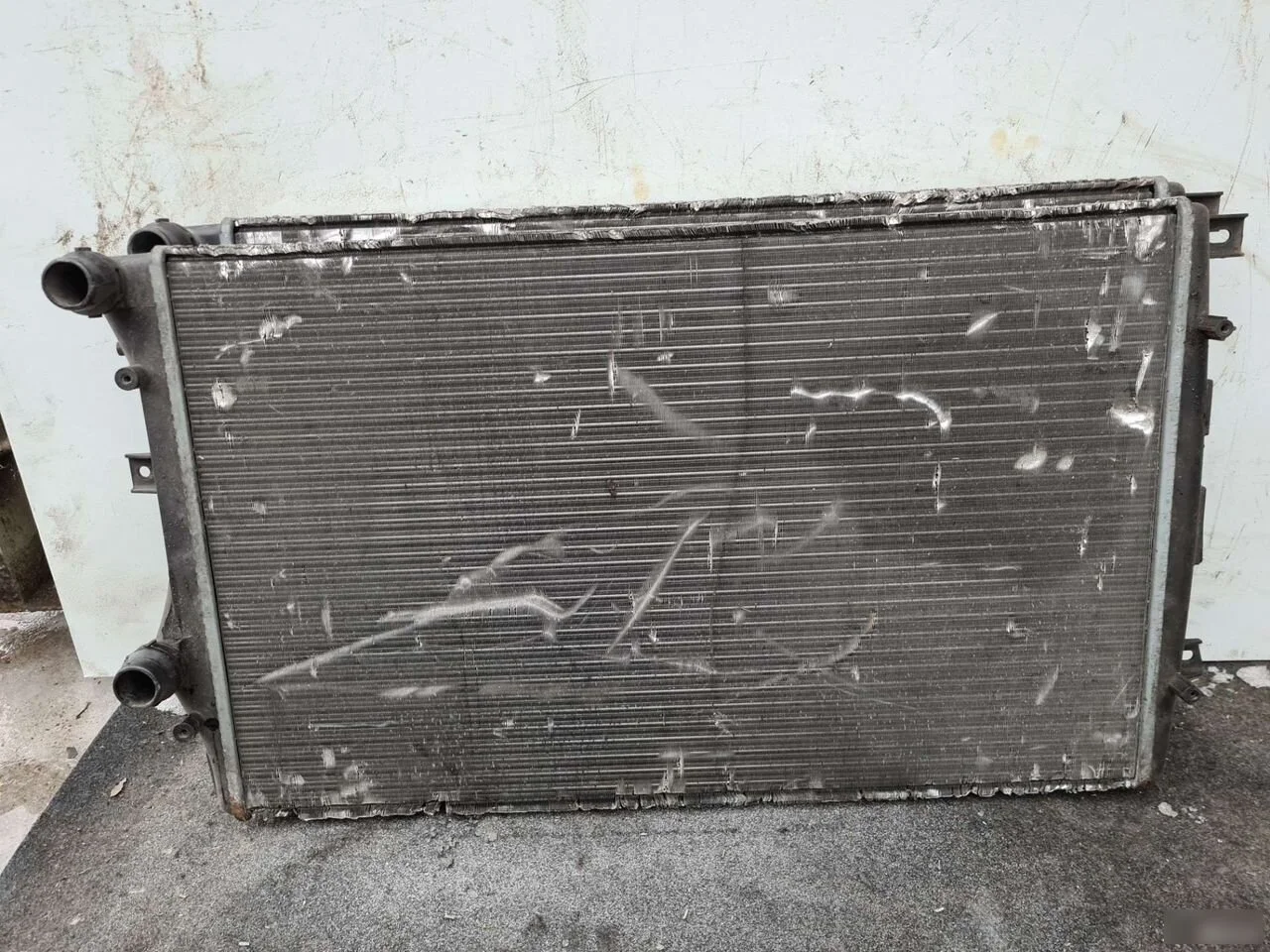 Радиатор охлаждения двигателя Volkswagen Caddy III (2004—2010)