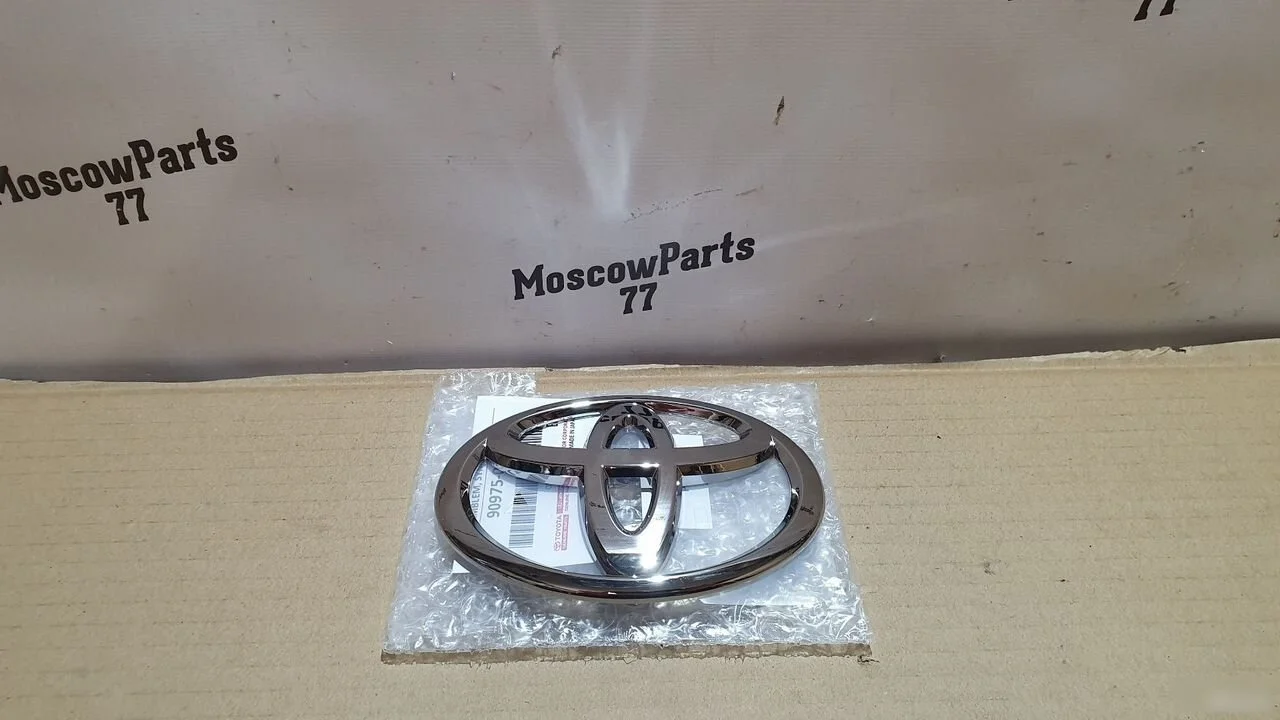 Эмблема крышки багажника Toyota Camry XV70 (2017—2021)