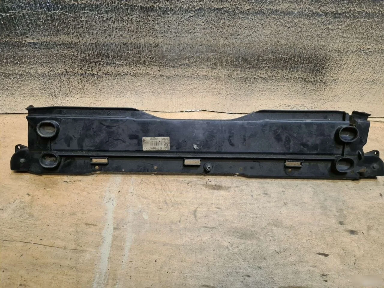 Накладка кронштейн радиатора BMW 7 серия E65/E66 (2001—2005)