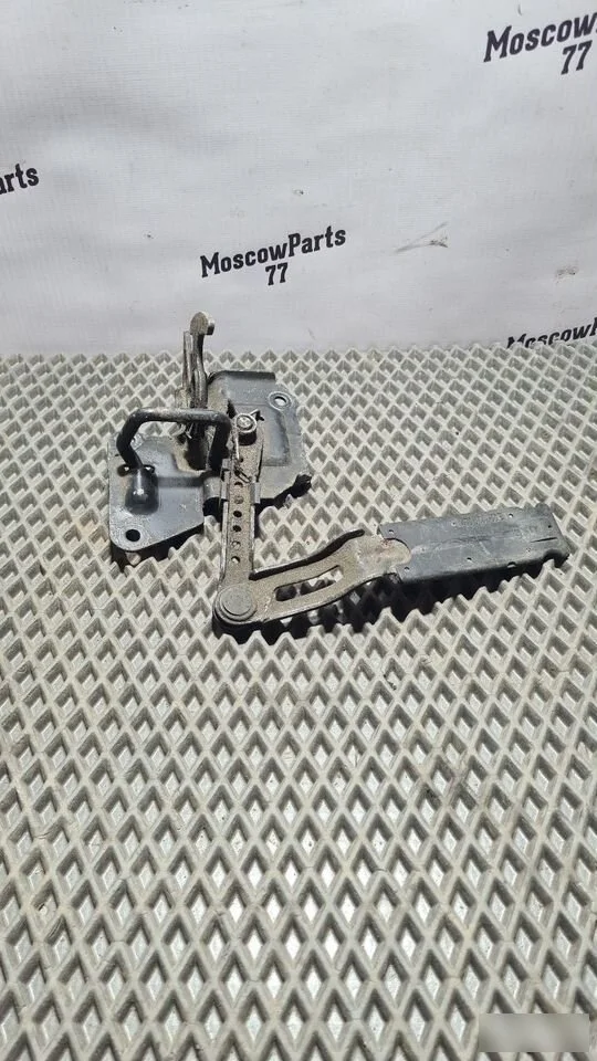 Замок крюк капота Audi A6 C5 (1997—2001)