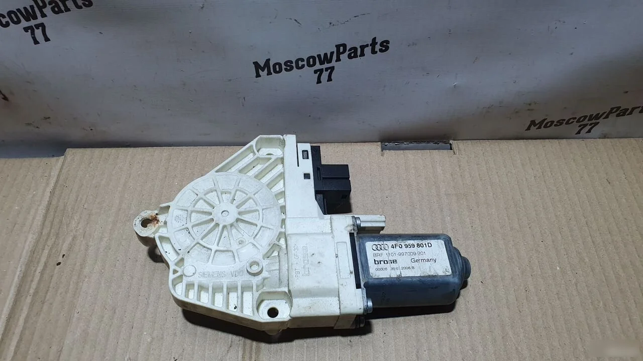 Мотор стеклоподъемника передний левый Audi A6 C6 (2004—2008)