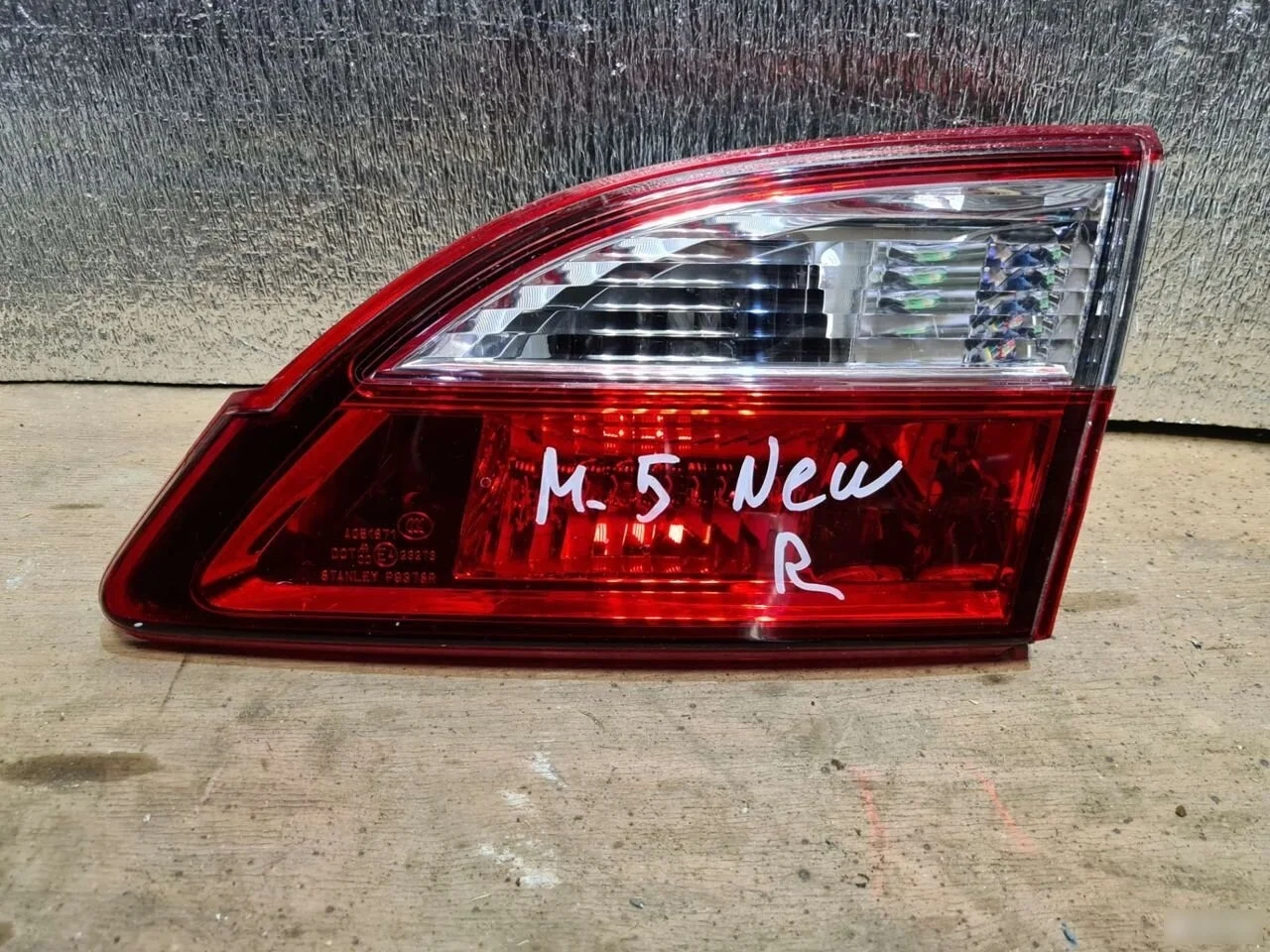 Фонарь правый крышки багажника Mazda 5 II (2010—2018)