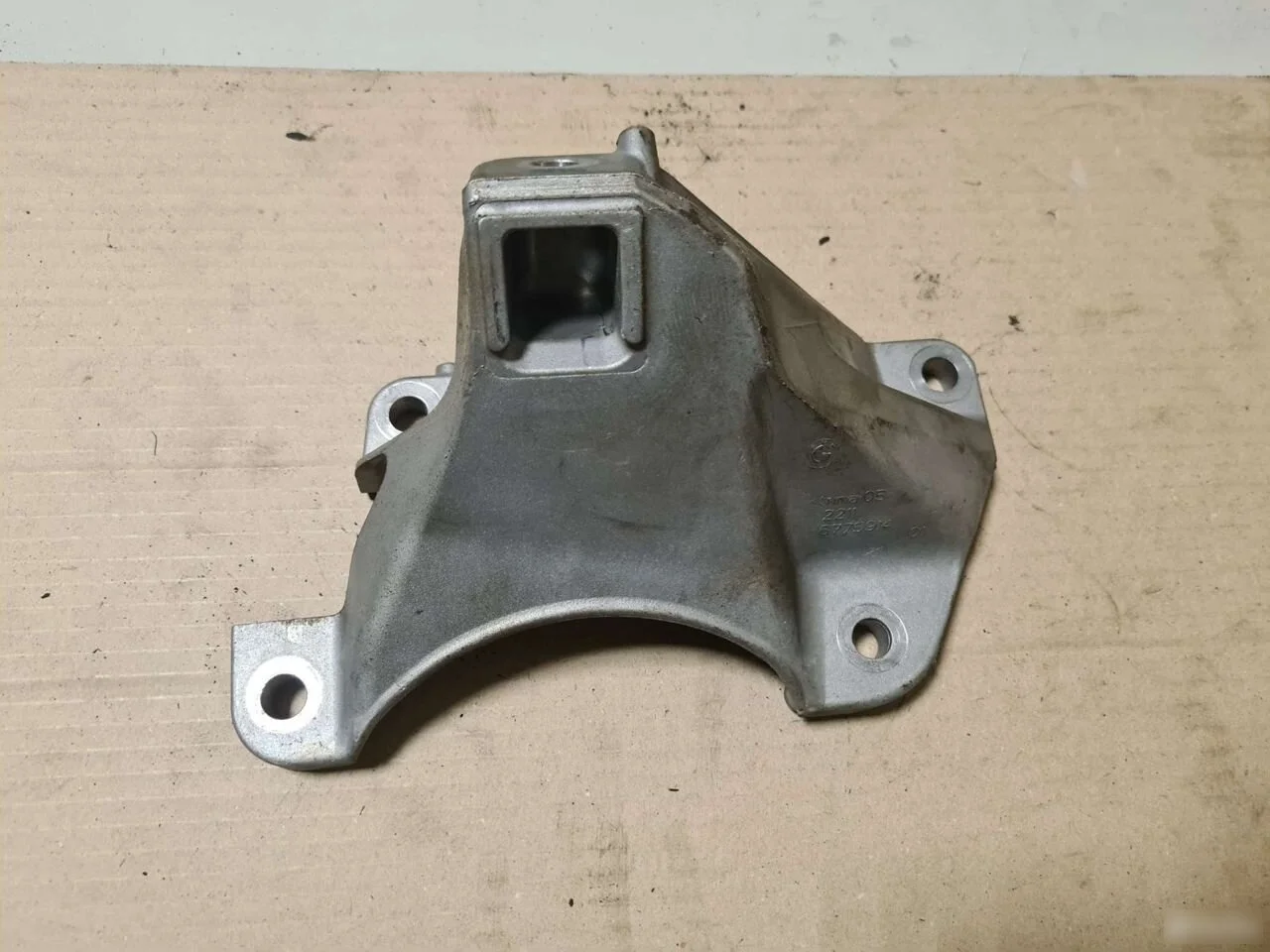 Кронштейн двигателя правый BMW 5 серия F10/F11 (2009—2013)