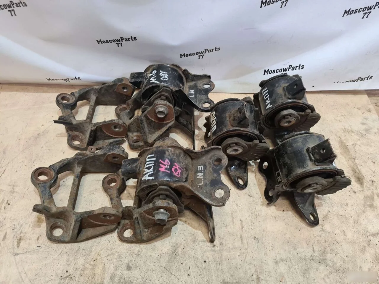 Опора двигателя АКПП левая Mazda 6 GH (2007—2009)