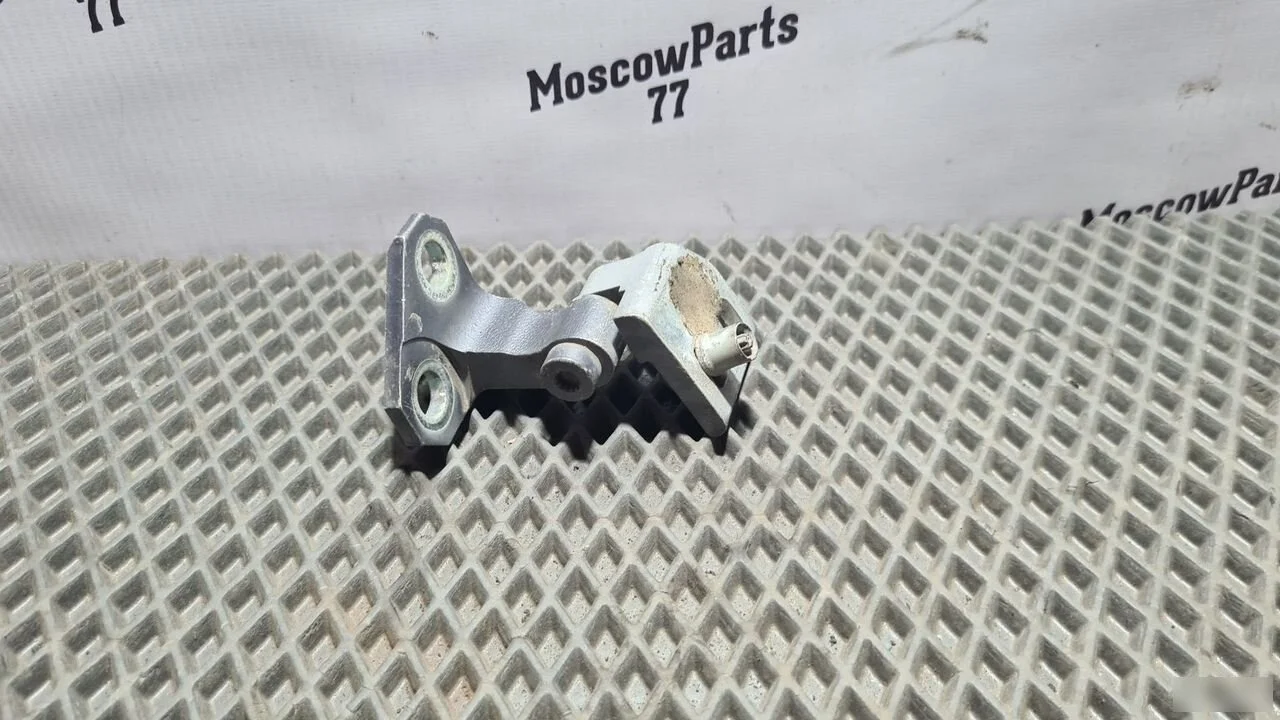 Петля двери задняя левая верхняя VW Golf Volkswagen Jetta V (2005—2011)