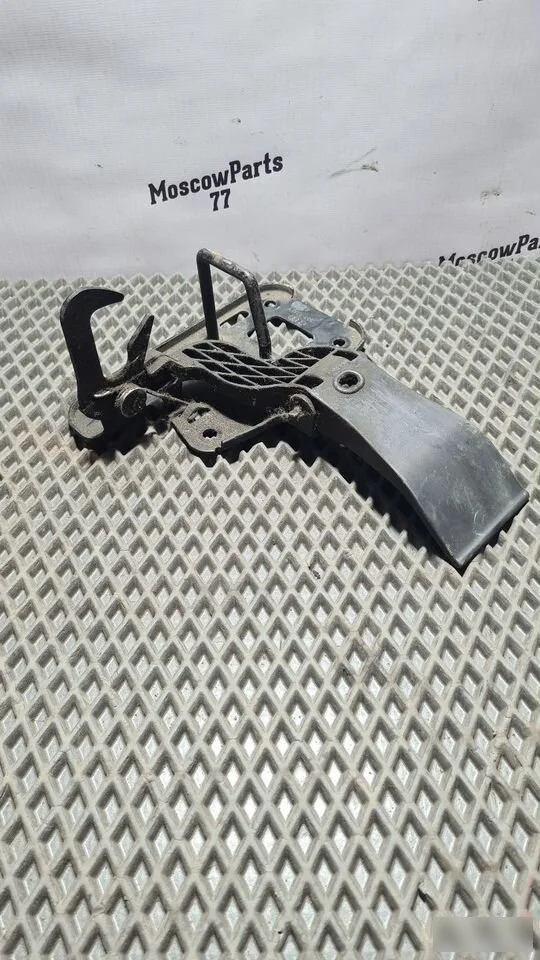 Замок ручка крюк капота Audi Q5 I (2008—2012)