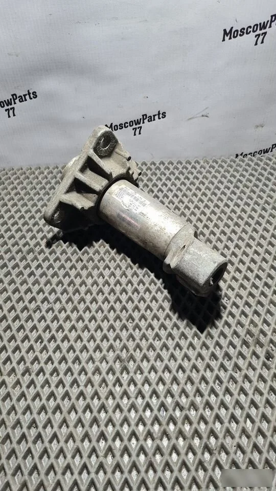 Кронштейн переднего бампера правый Audi A4 B6 (2000—2006)