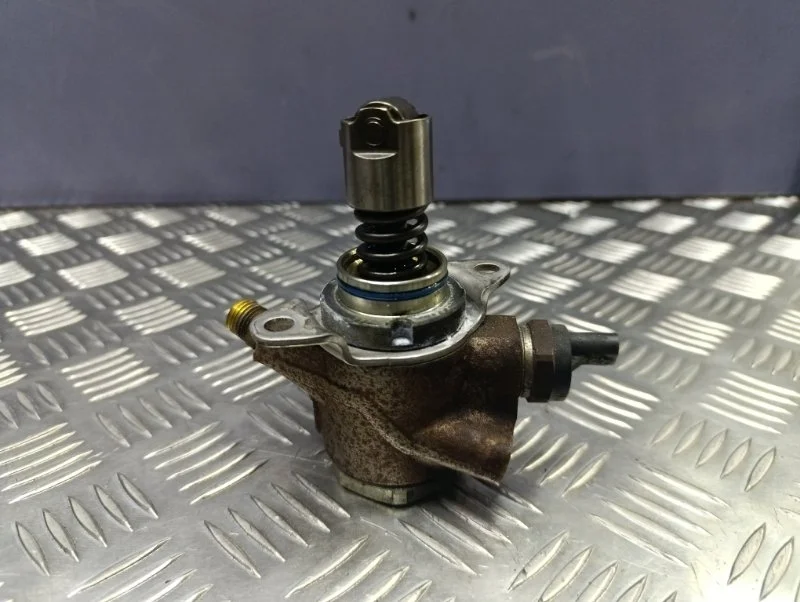 Топливный насос высокого давления Audi A6 2010 06E127025Q C6 CCE