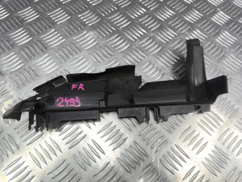 Дефлектор радиатора Mercedes-Benz B-class 2013 A2465050330 W246 270.910, передний правый