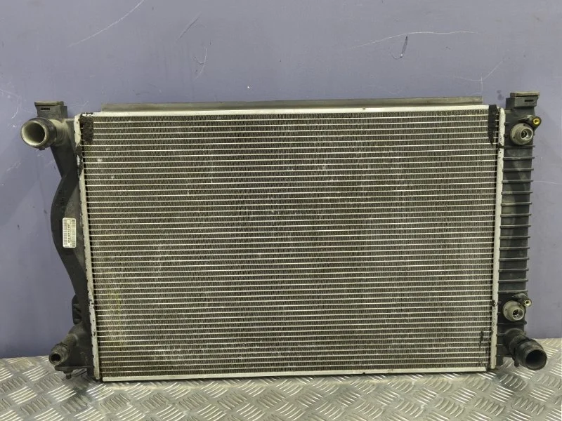 Радиатор основной Audi A6 2010 4F0121251AF C6 CCE