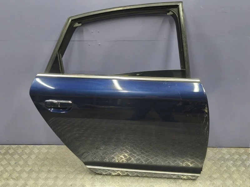 Дверь задняя правая Audi A6 2010 4F0833052G C6 CCE