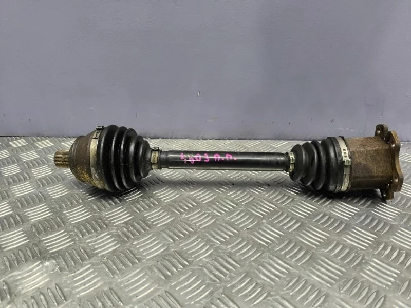 Привод передний правый Audi A6 2010 4F0407272J C6 CCE