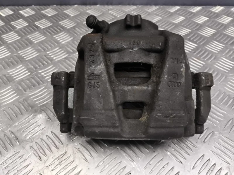 Суппорт передний правый volkswagen Tiguan 2009 5N0615124 5N1 CAWA