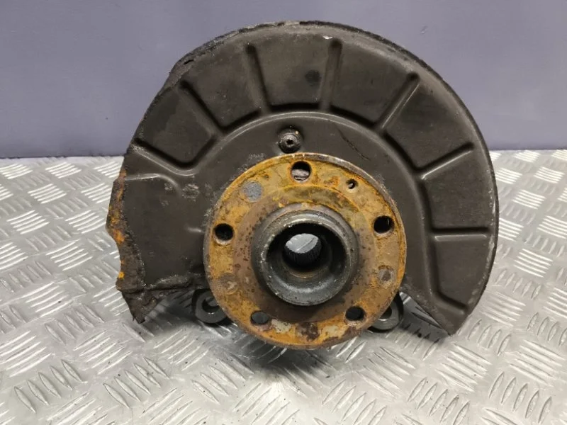 Кулак передний правый volkswagen Tiguan 2009 1K0407256AA 5N1 CAWA