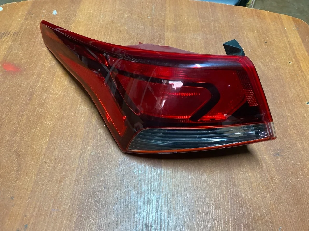 Фонарь наружный Hyundai Solaris 92401H5000, задний левый