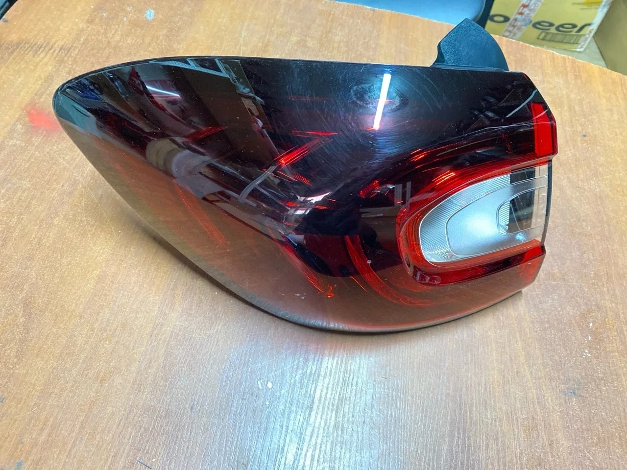 Фонарь наружный Renault Kaptur 265557349R, задний левый