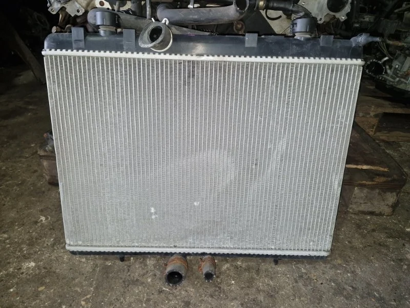 Радиатор охлаждения двигателя Citroen C5 2010 универсал