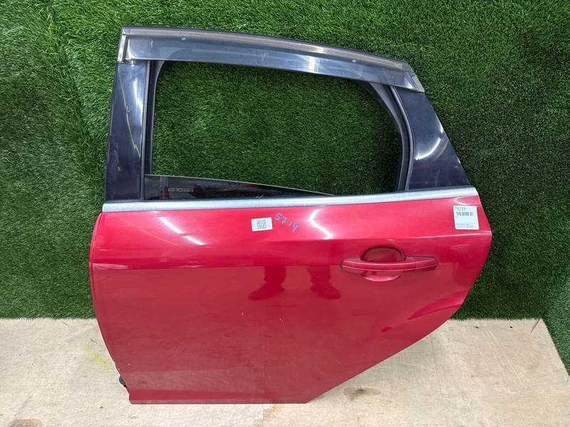 Дверь Ford Focus 3 2013 2172764 CB8 MGDA, задняя левая