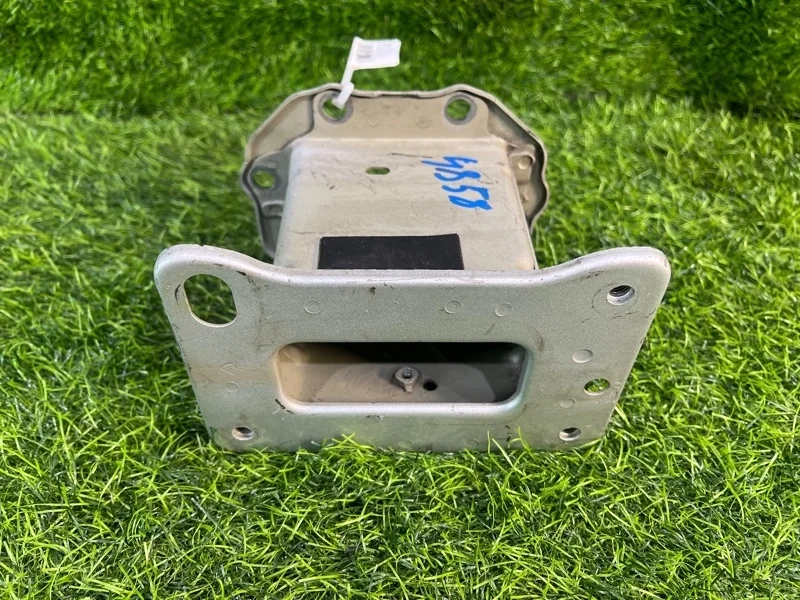 Кронштейн усилителя бампера Hyundai I30 2009 647201H010 CW G4GC, передний правый