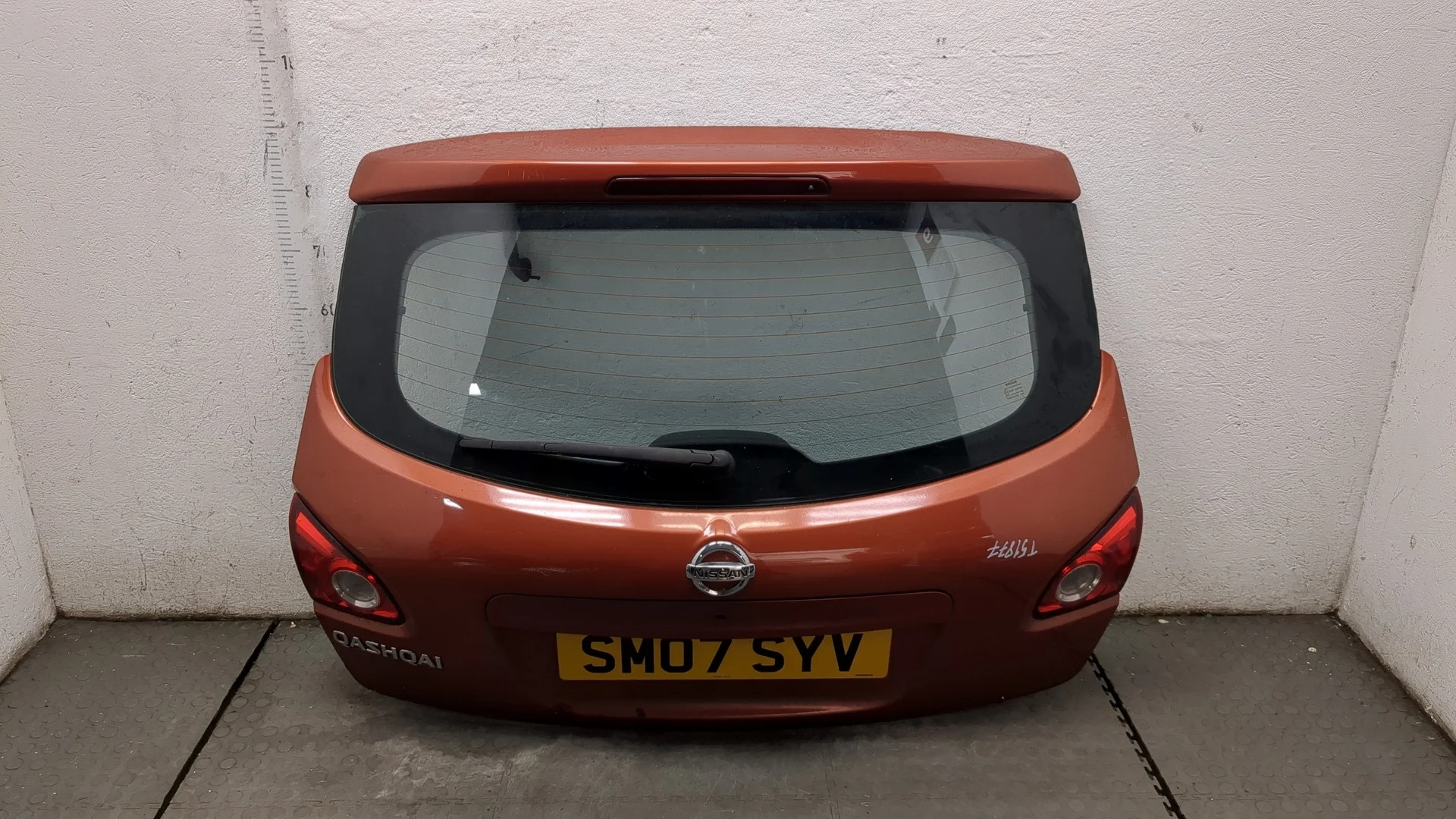 Крышка (дверь) багажника Nissan Qashqai 2006-2013 Джип (5-дверный) КПП 6-ст.мех 4х4 (МКПП) MR20DE Бензин 2 л Инжектор