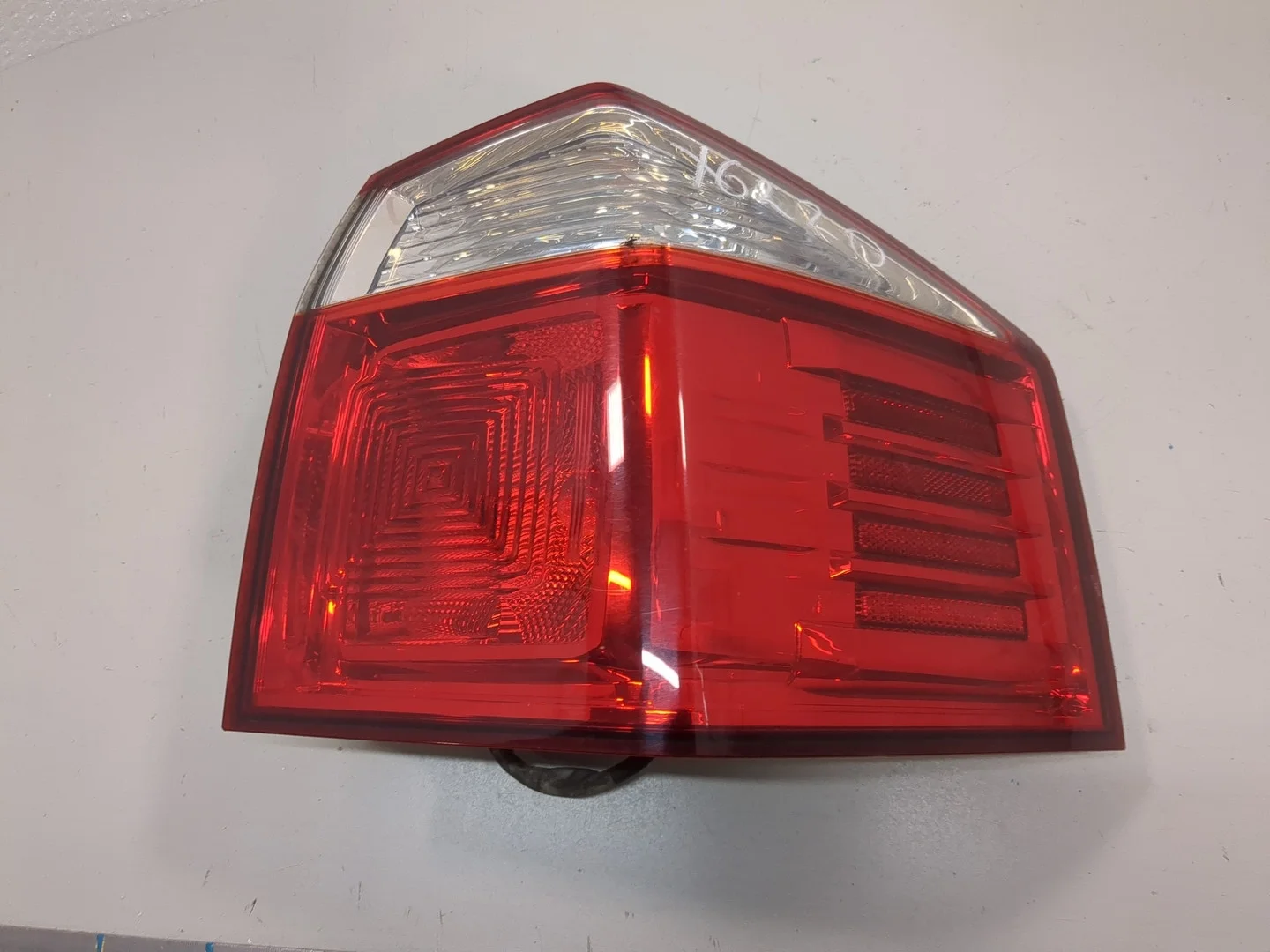 Фонарь (задний) Chevrolet Orlando 2011-2018 Минивэн КПП 5-ст.мех.(МКПП) F18D4 Бензин 1.8 л Инжектор