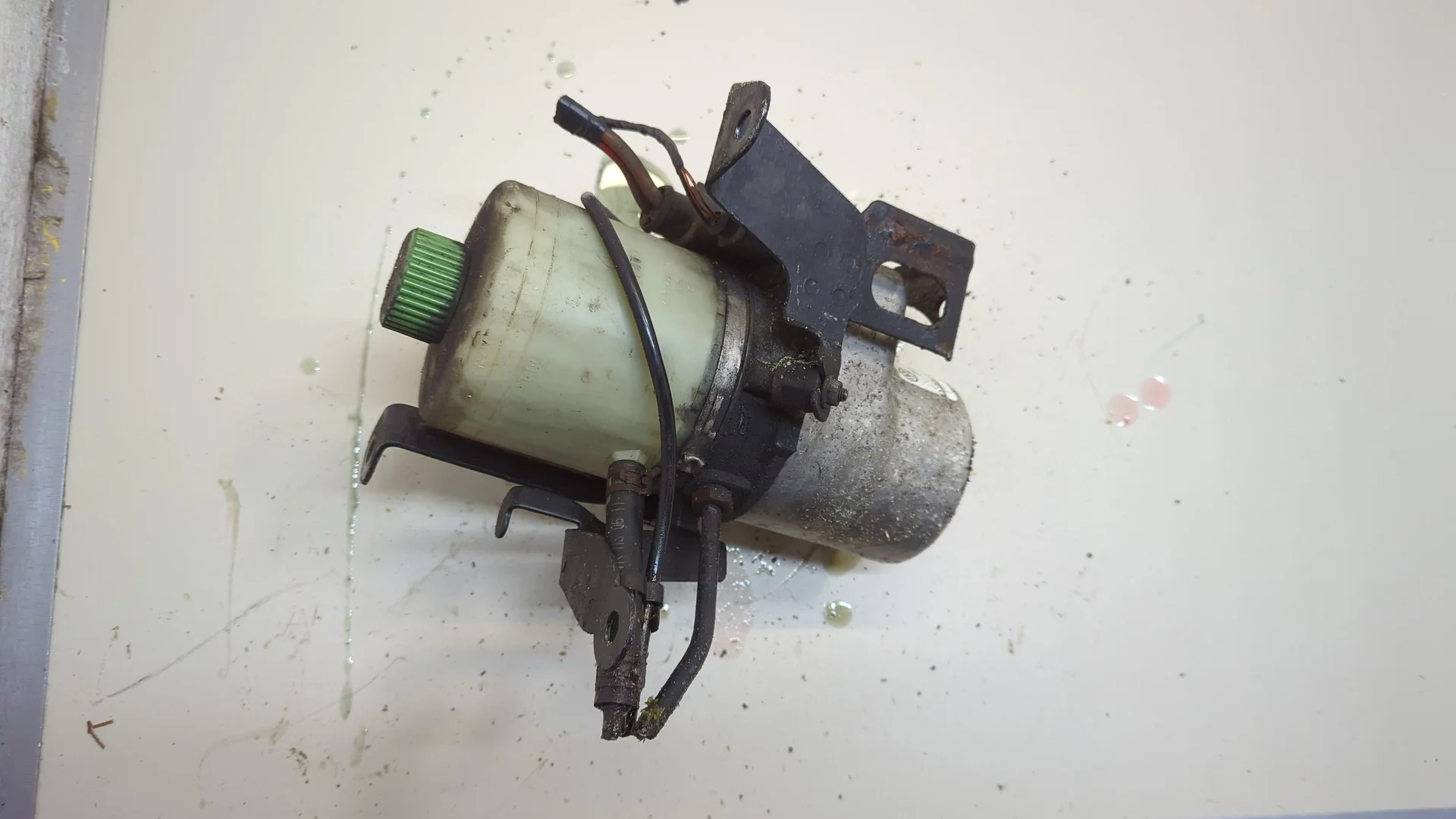 Насос электрический усилителя руля Skoda Fabia 2007-2014 Хэтчбэк 5 дв. КПП 5-ст.мех.(МКПП) BZG Бензин 1.2 л Инжектор