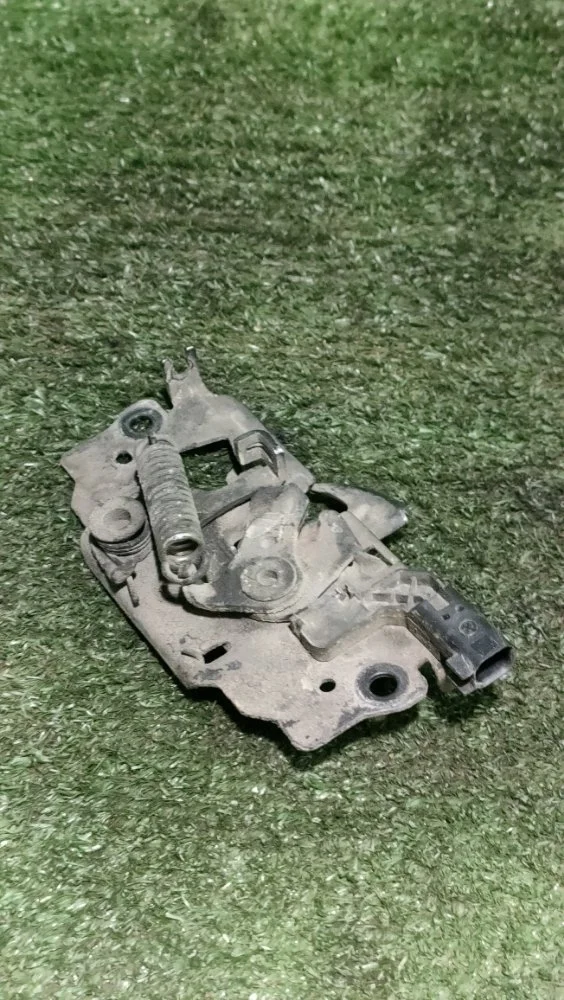 Замок капота Ford Kuga 2014 5236243 CBS 1.6