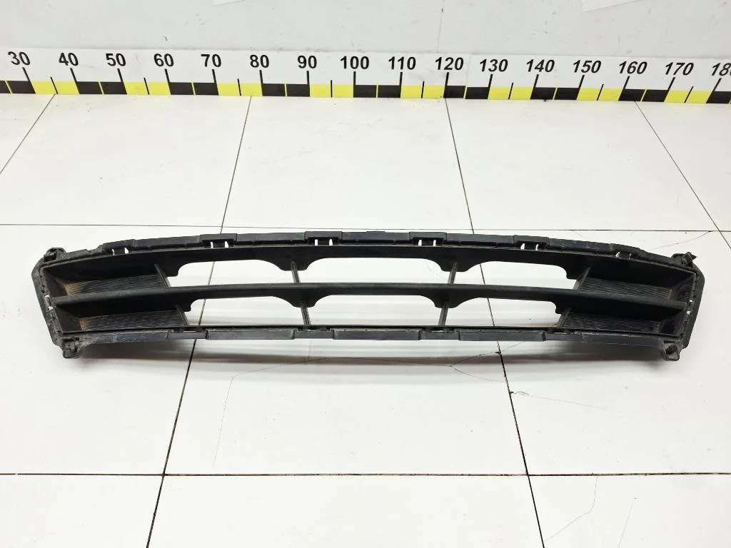 Решетка в бампер центральная Hyundai Solaris 1 2016 RB