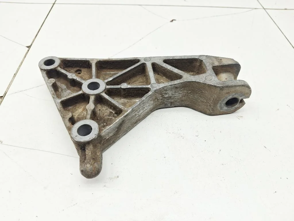 Кронштейн опоры двигателя Opel Astra 2010 H