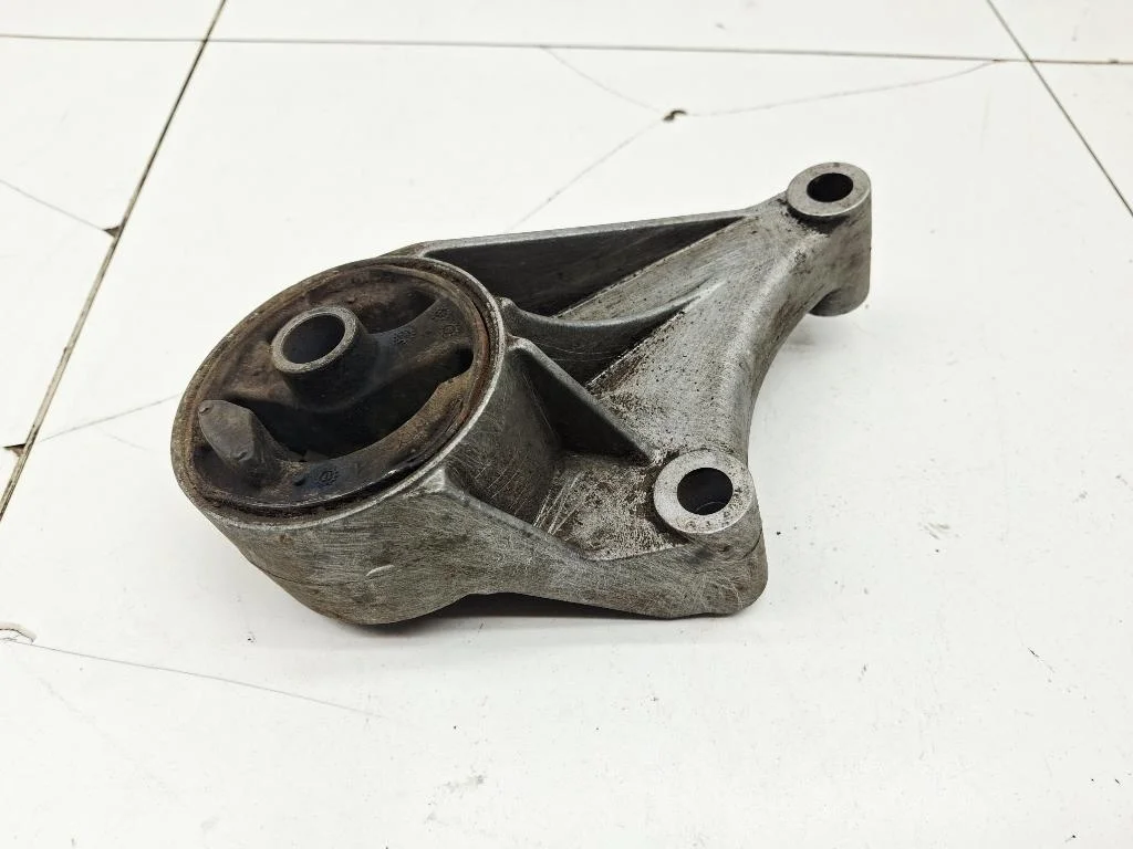 Опора двигателя передняя Opel Astra 2010 H