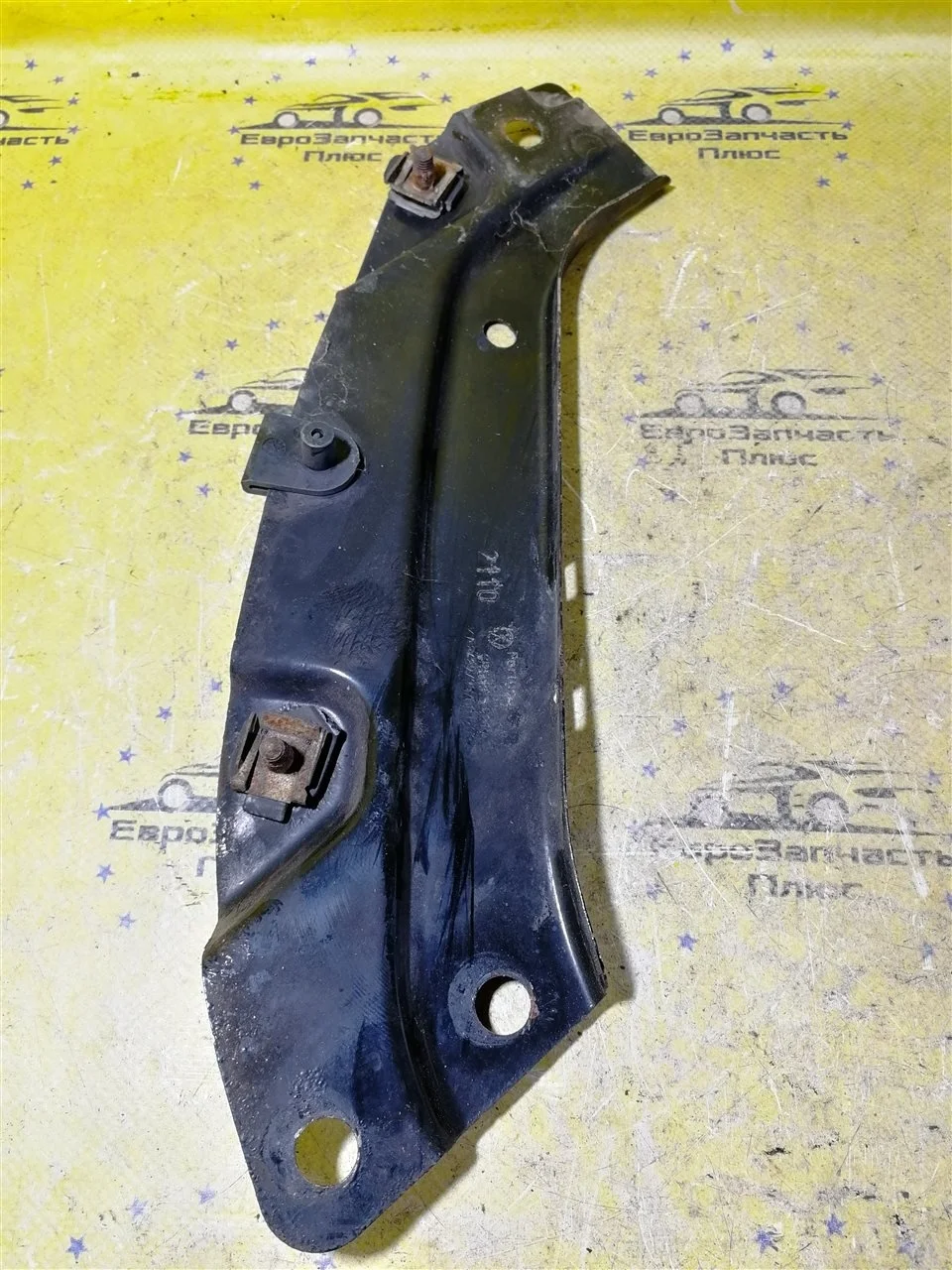 Кронштейн фары Volkswagen Polo 6R0805931A MK5, передний левый