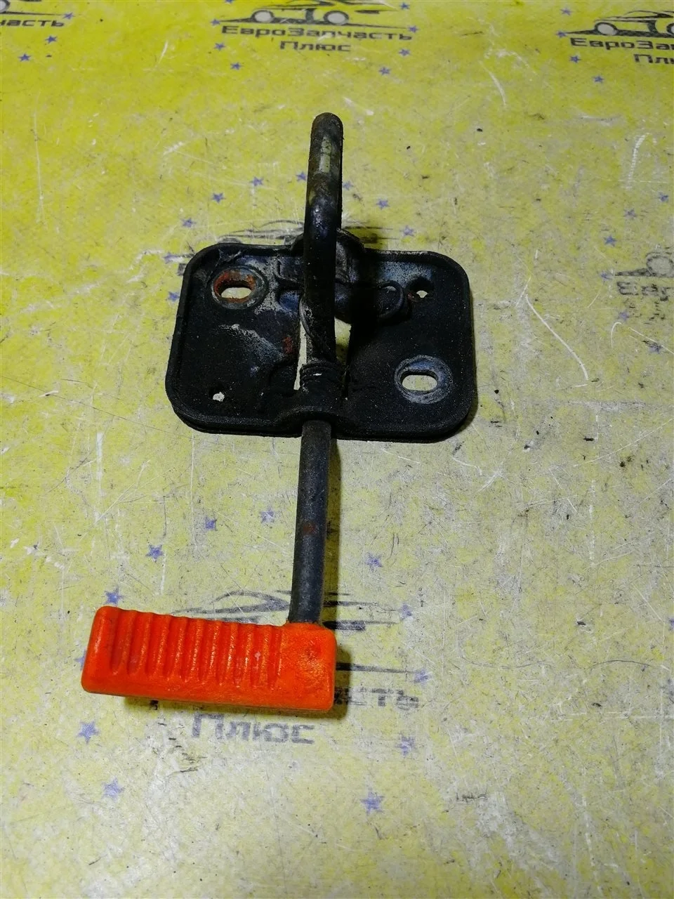 Крюк замка капота Volkswagen Polo 6R0823186C MK5