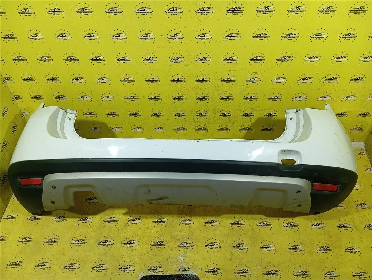 Бампер Renault Duster 850220033R W204, задний
