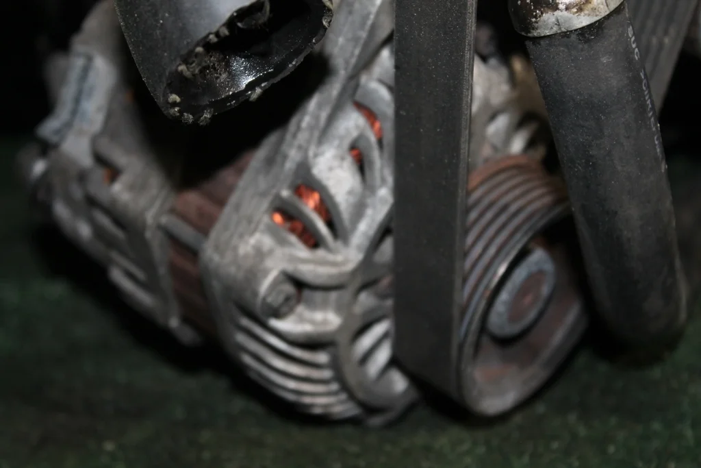 Б.у. генератор MITSUBISHI L200 KB4T MITSUBISHI L200 KB4T 2.5 2008