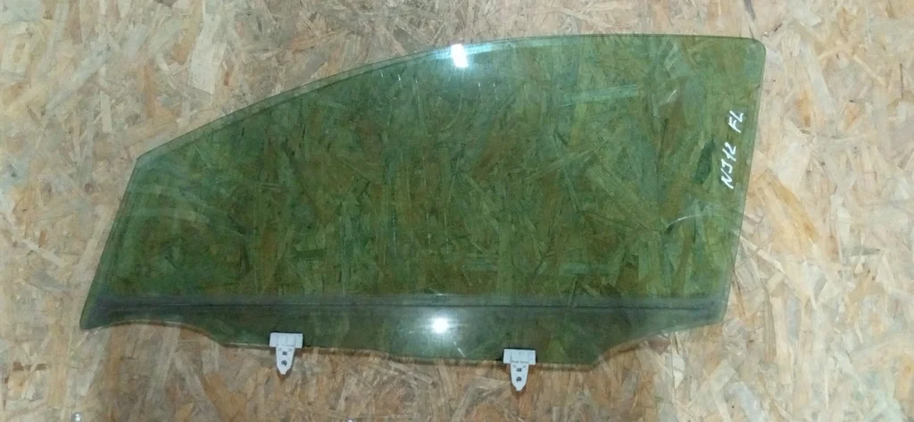 Б.у. стекло двери NISSAN QASHQAI J10 NISSAN QASHQAI J10 MR20 2009