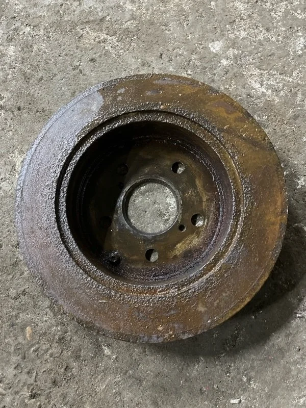 Диск тормозной передний Toyota Rav 4 (XA30) (2005-2014) 2006 4351242050 2.2 D 2ADFTV