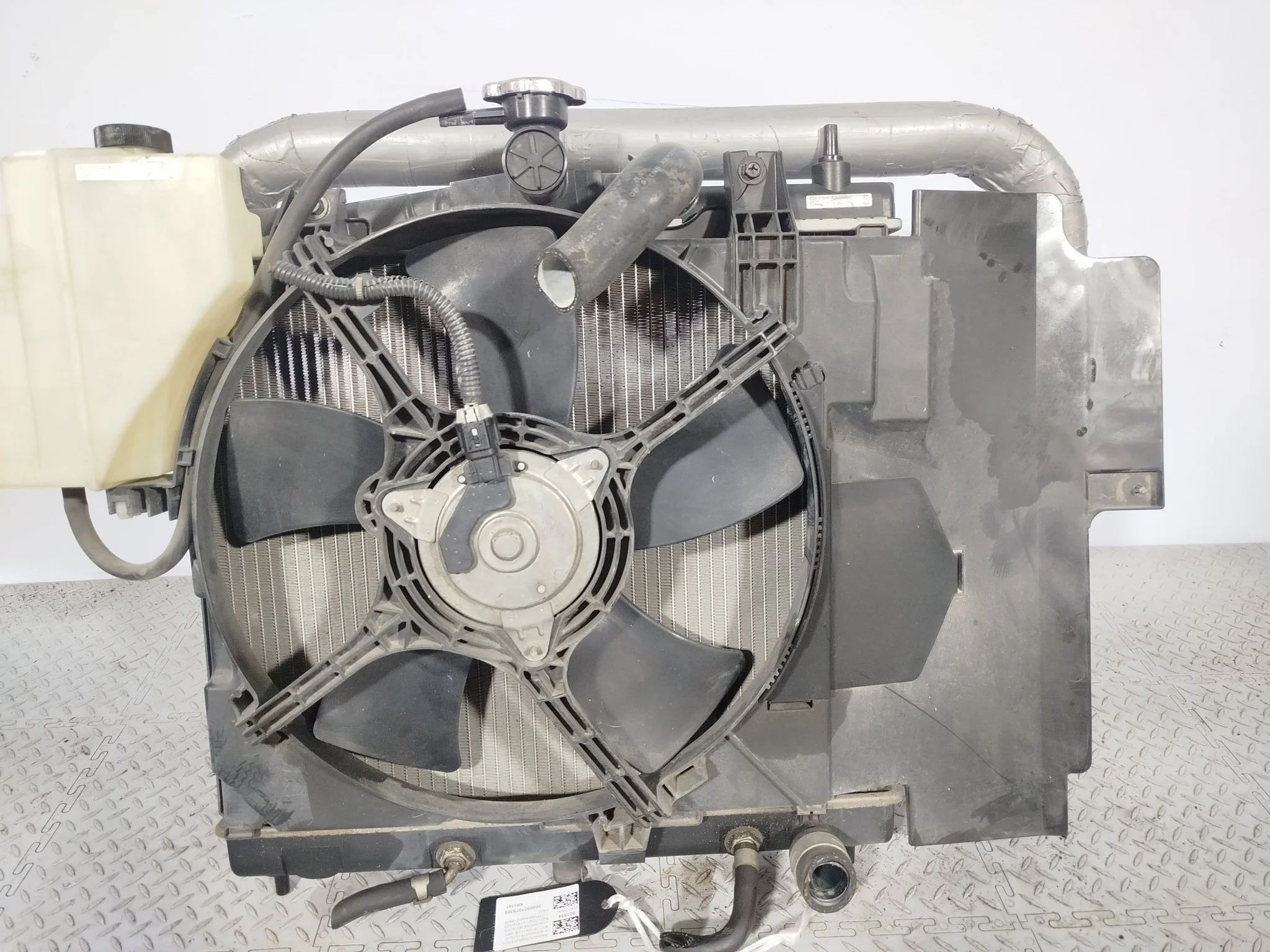 РАДИАТОР ДВИГАТЕЛЯ NISSAN 214603U500 KB1397