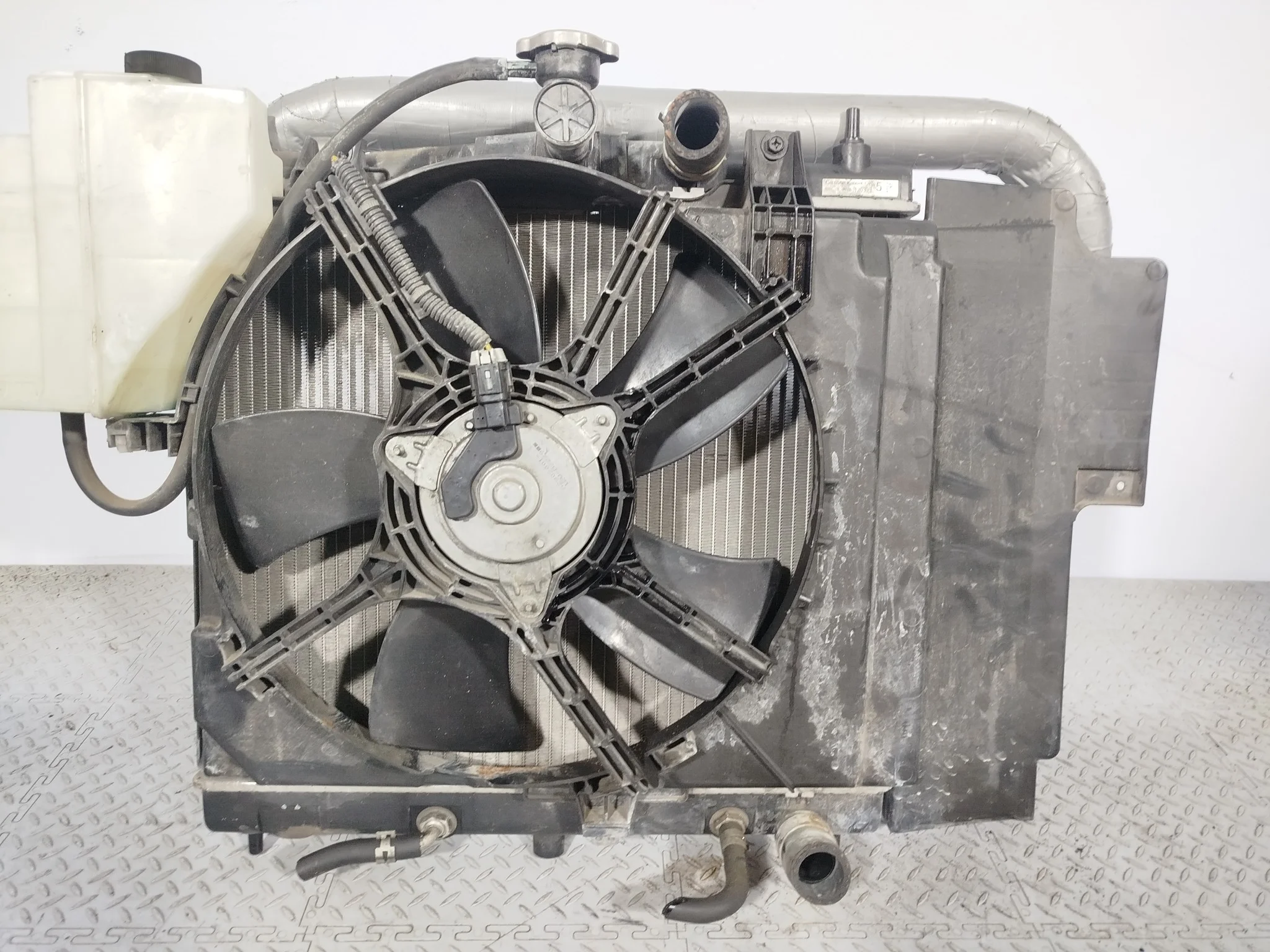 РАДИАТОР ДВИГАТЕЛЯ NISSAN 214603U500 KB1424