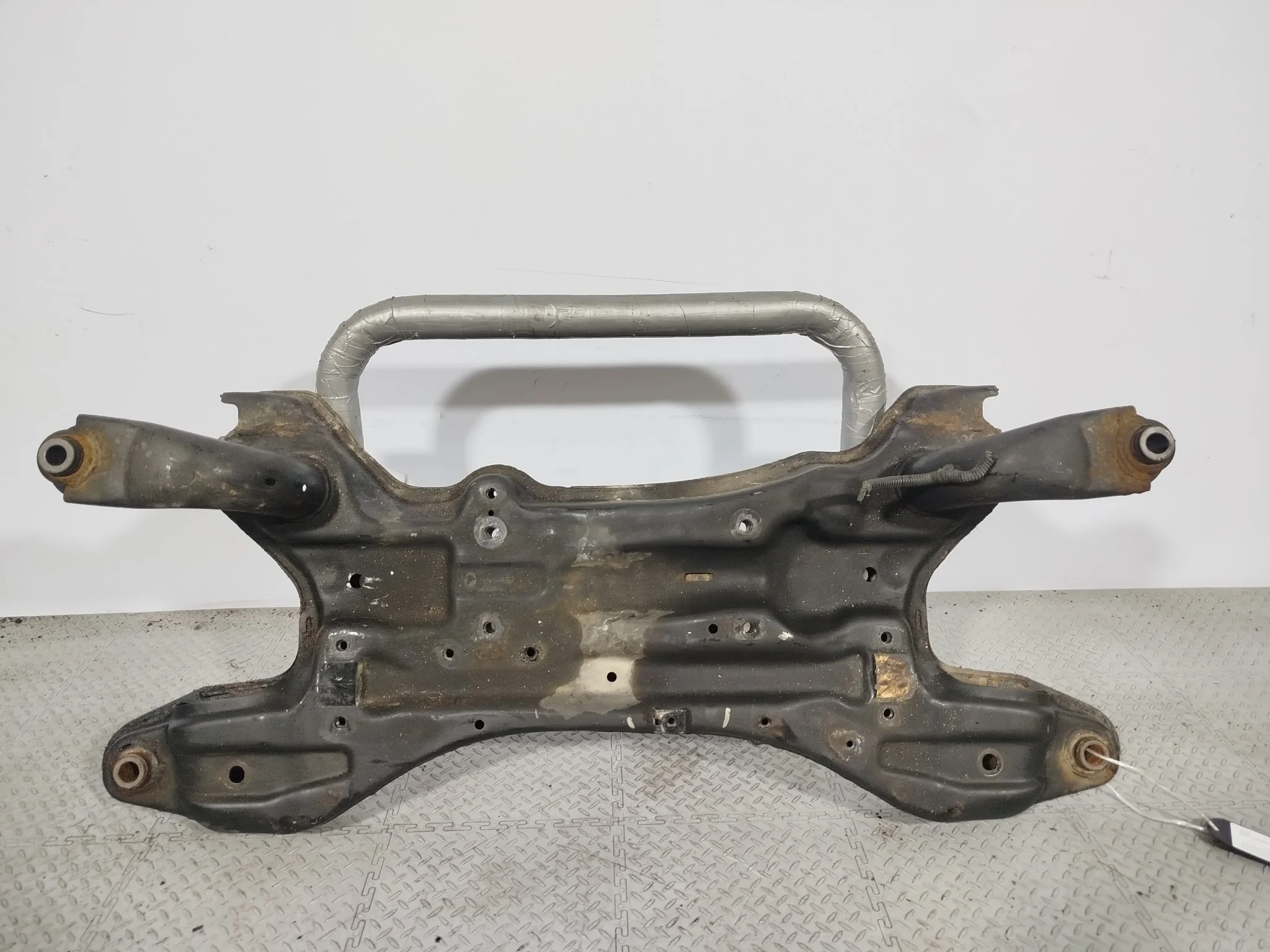 БАЛКА Двигатель/ПОДРАМНИК MITSUBISHI ПЕРЕДНЯЯ MR594300  KE753