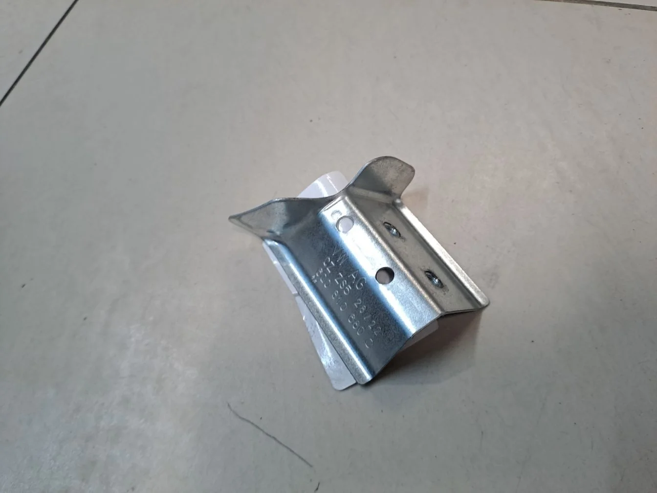 Кронштейн крепления крыла правый для Volkswagen Polo Sedan 2011-