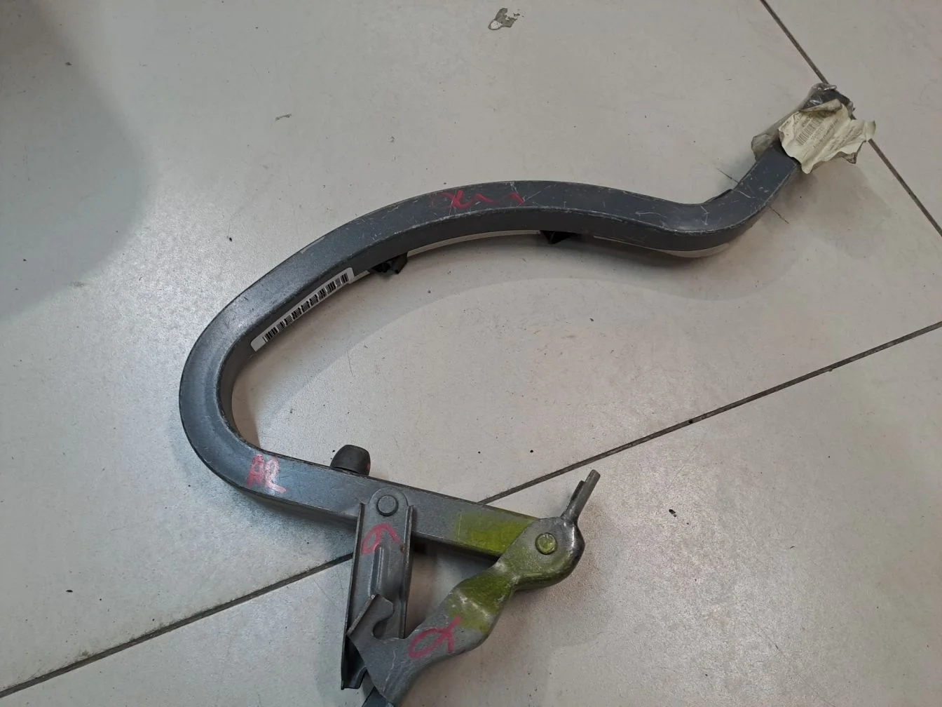 Петля крышки багажника левая для Hyundai Solaris 2010-2017