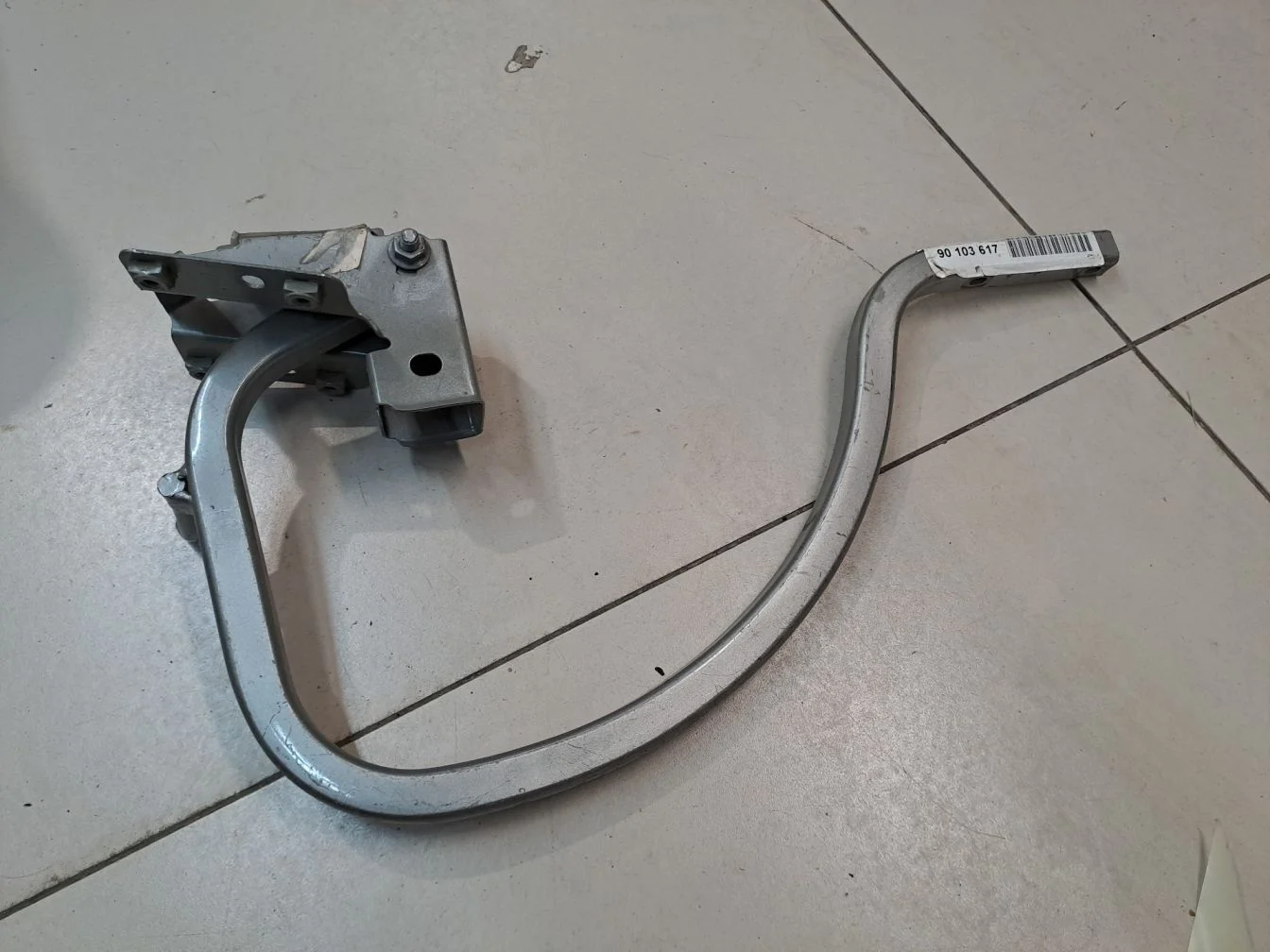 Петля крышки багажника правая для Volkswagen Polo Sedan 2011-