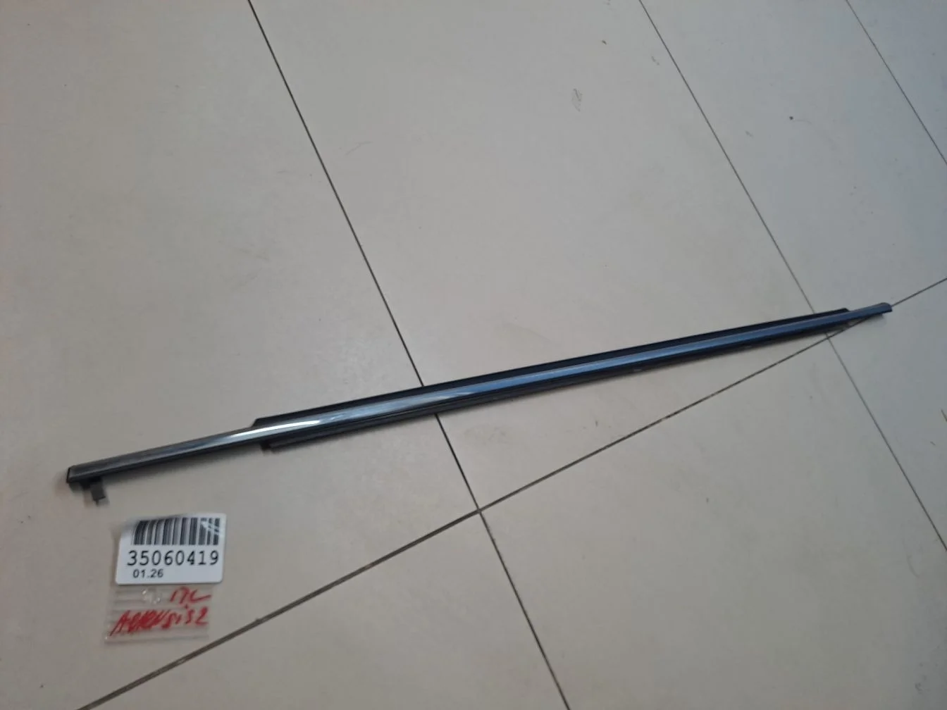 Молдинг стекла передней левой двери для Toyota Avensis T25 2003-2008