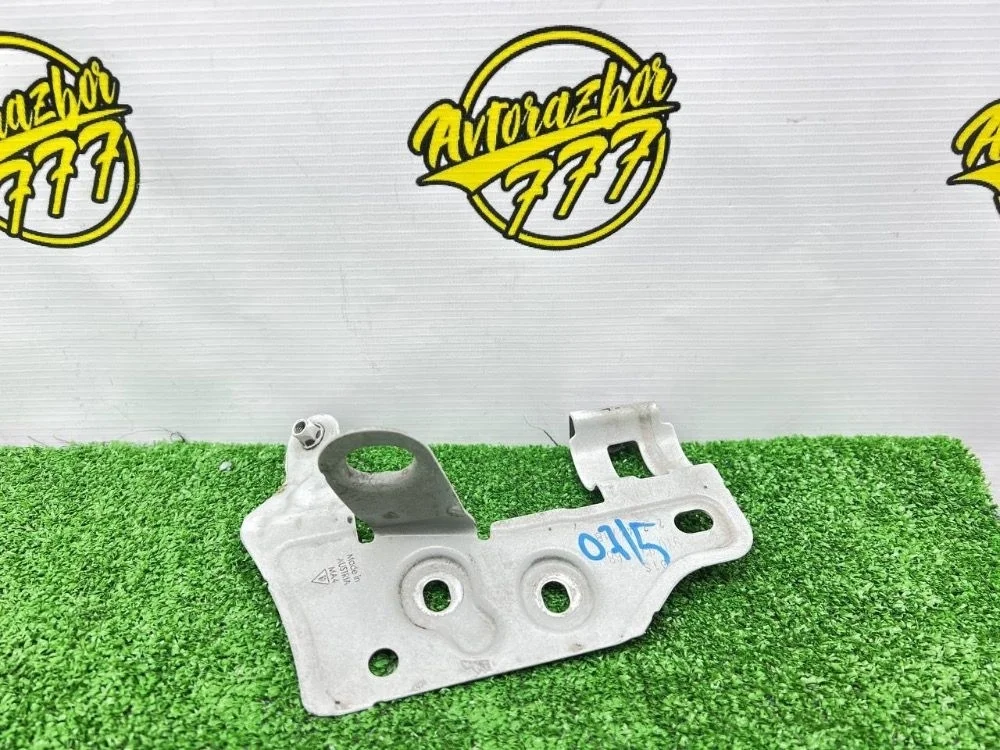 Кронштейн крепления крыла Porsche Cayenne III (2017—2023)