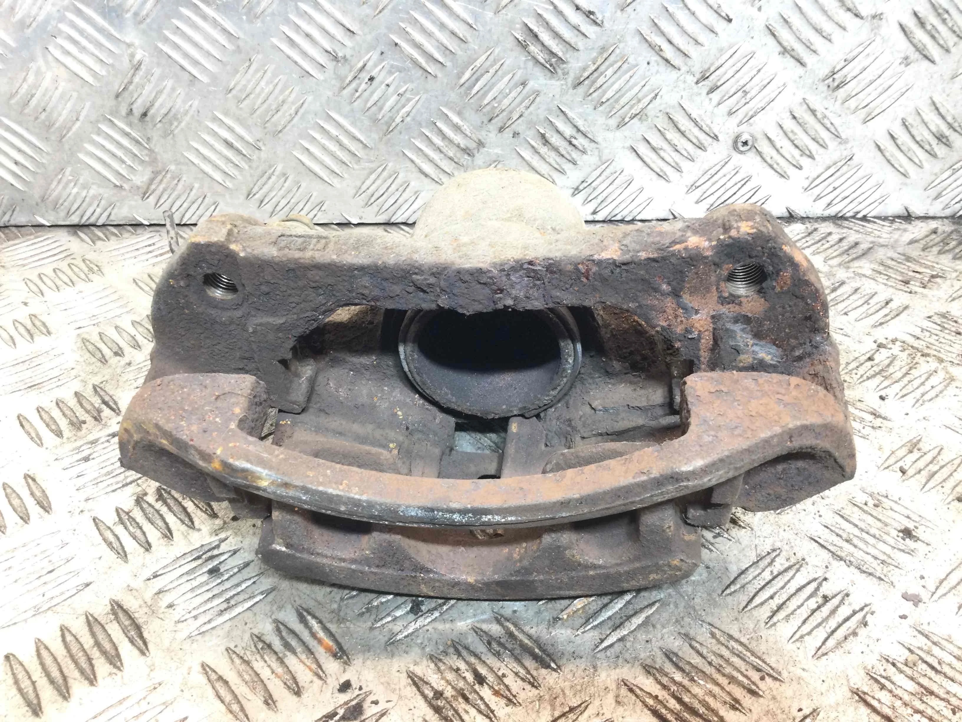 Суппорт передний правый Mercedes Vito W638 (1996-2003) бензин 2.3 i Автомат Микроавтобус