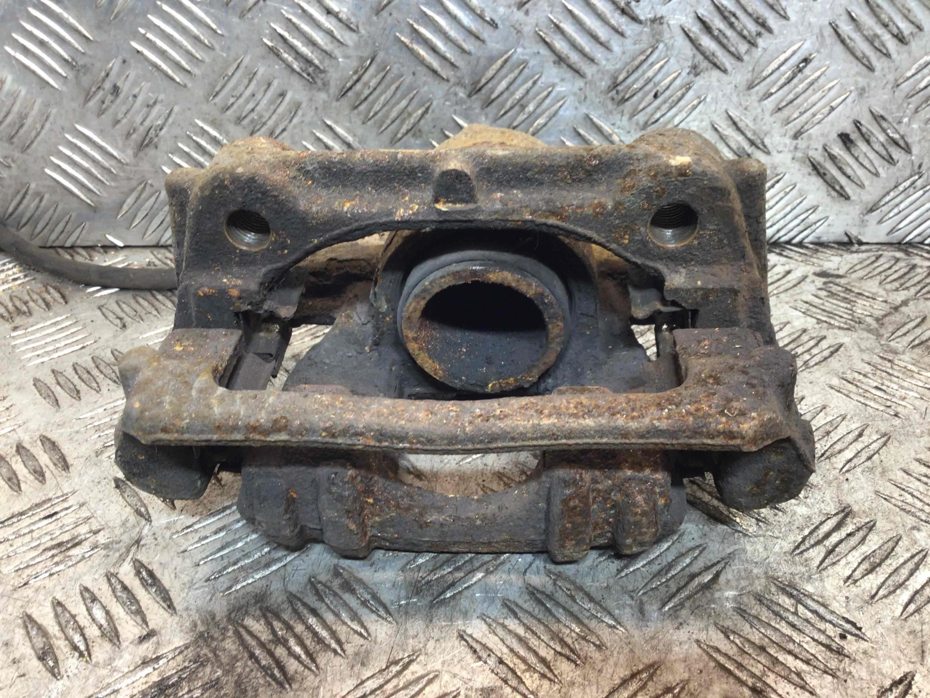 Суппорт задний левый Mercedes Sprinter W906 [рестайлинг] (2013-2018) дизель 2.2 CDI Механика Микроавтобус