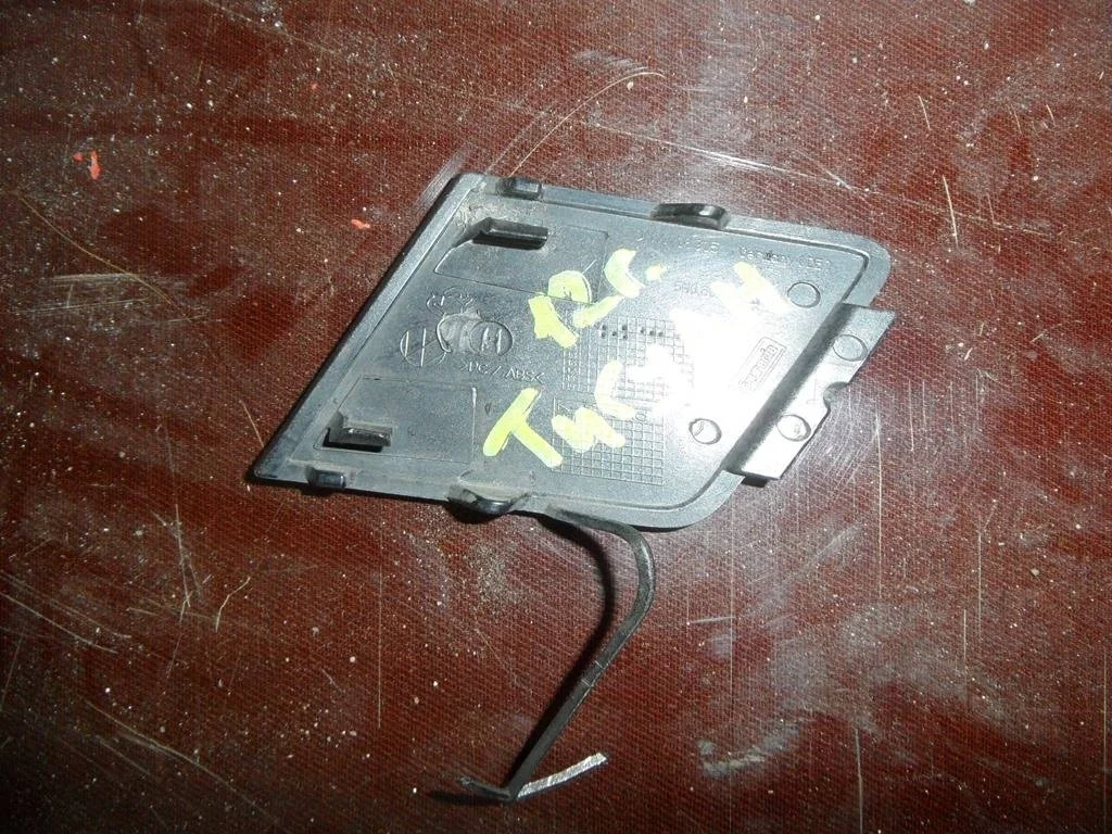 заглушка заднего бампера под крюк Volkswagen Tiguan  2014